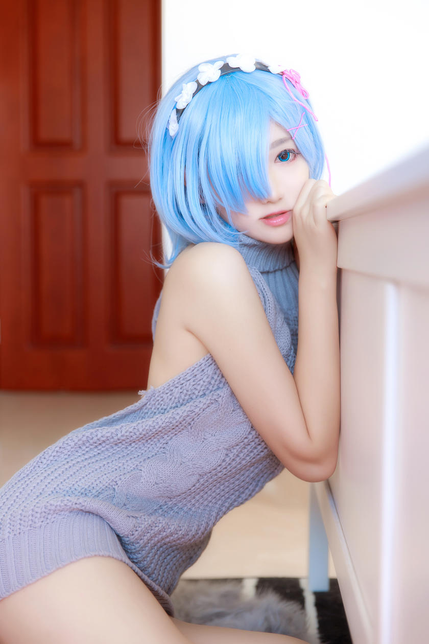 微博红人动漫Coser@南桃Momoko 蕾姆露背毛衣 [12P/94.2MB]