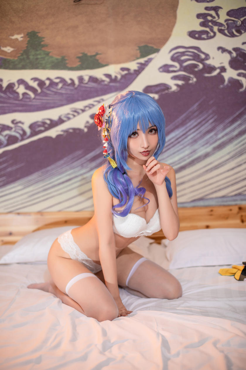 知名动漫Coser@rioko凉凉子 圣路易斯雪下之饮 [20P/2V/333MB]