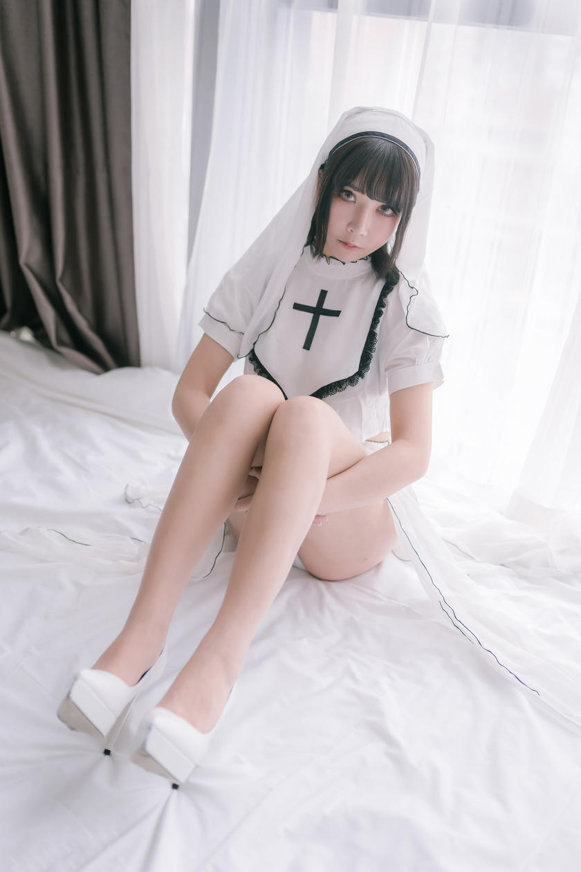 微博红人Coser@抱走莫子aa 纯白修女 [42P/134MB]