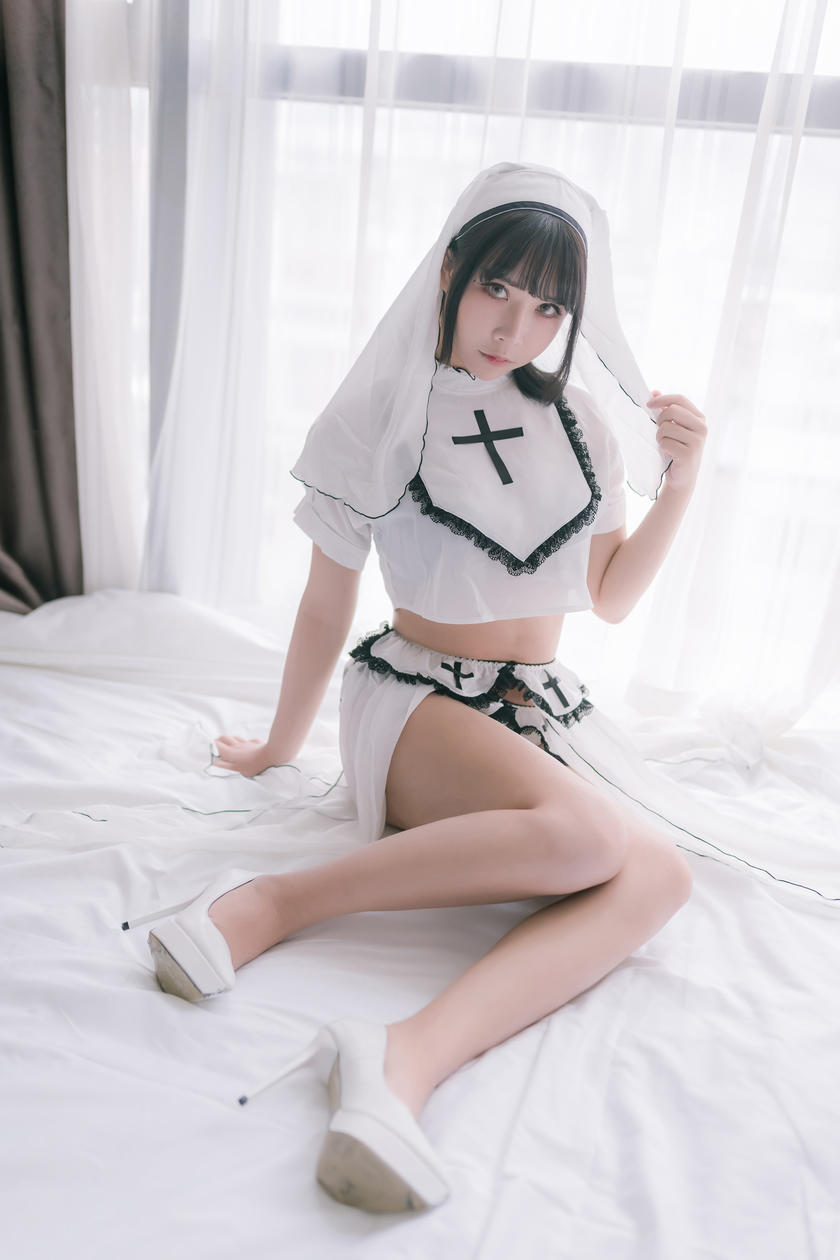 微博红人Coser@抱走莫子aa 纯白修女 [42P/134MB]