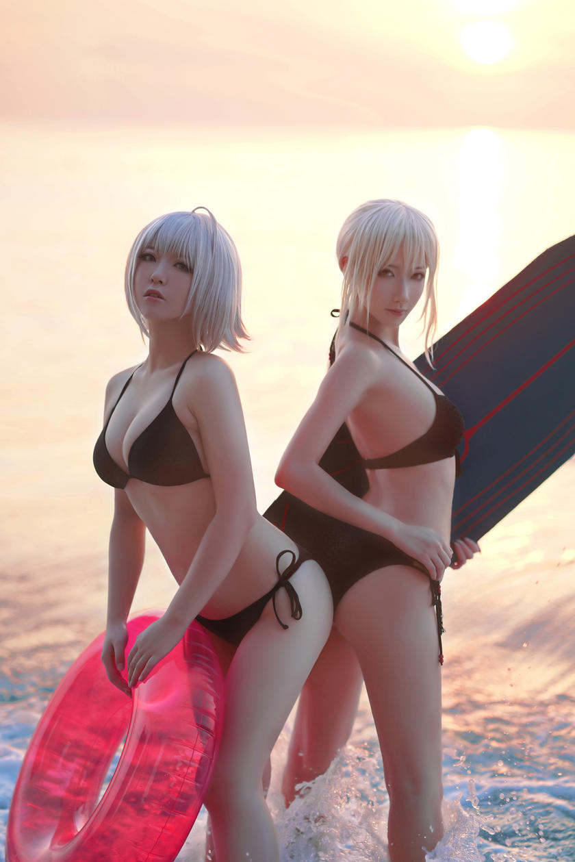 微博人气Coser@半半子&索索 海边泳装 [40P/45MB]